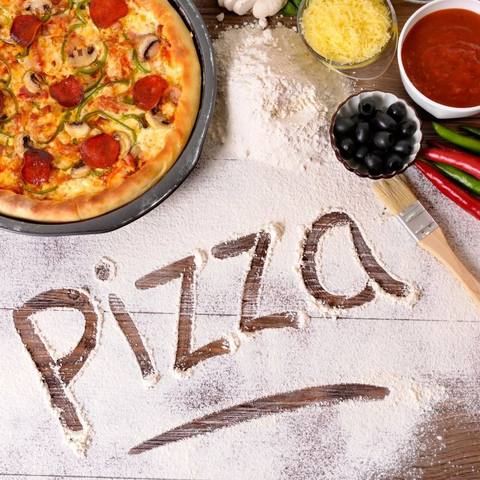 Pizza se salámem a paprikou z Pizza Fantoci